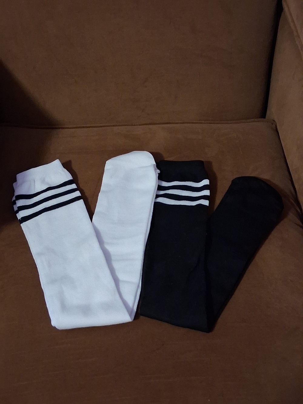 Women’s Knee-High Stripe Socks — Black & White